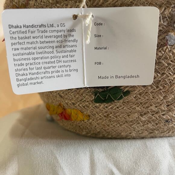 Handmade basket from Bangladesh - Picture 4 of 5